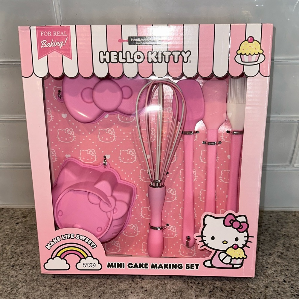NIB Hello Kitty® Mini Cake Making Set New in Box